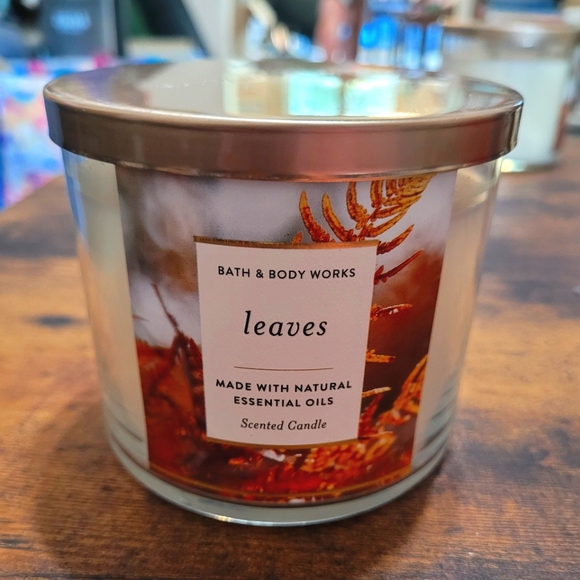 Bath & Body Works 3 wick Leaves